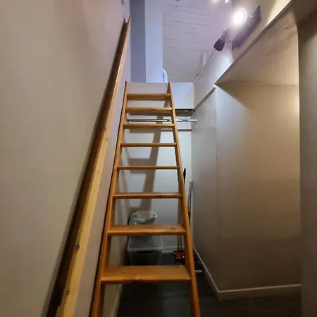 Appartement Au Centre De Chimay, Arrivee Autonome