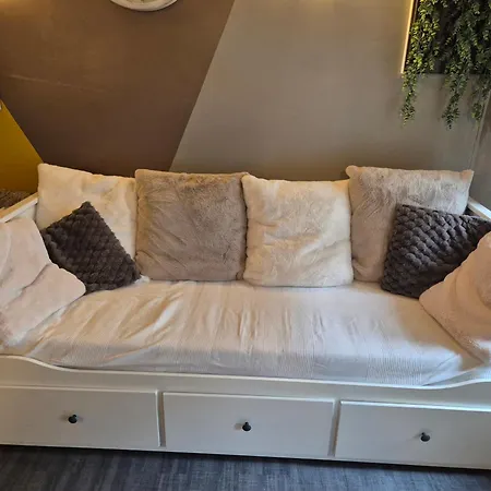 Appartement Au Centre De Chimay, Arrivee Autonome